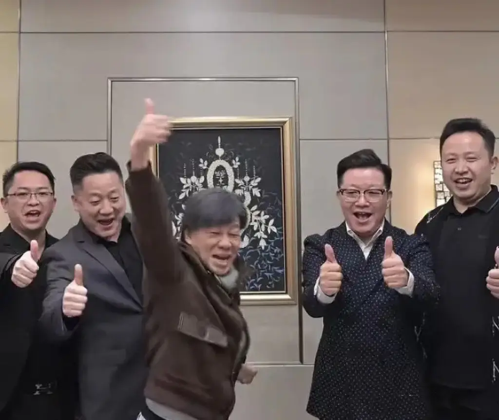 原創梁小龍疑空翻摔到頭！2孩子留學一年花百萬，拼命工作仍買不起房