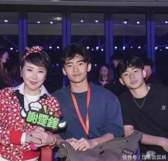 原創張柏芝機場淚送兒子留學，二兒子成全場焦點！