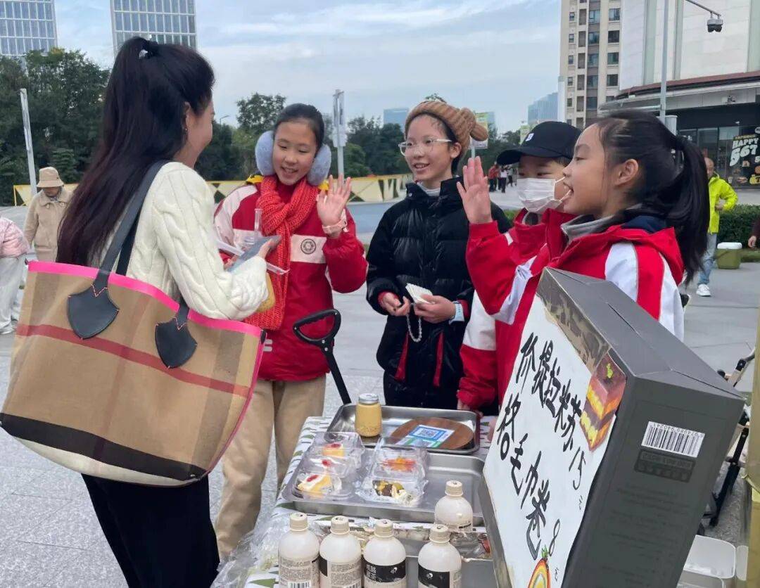 從“職業懵懂”到“商業實戰” 這所小學把職業體驗課程開進真實社會