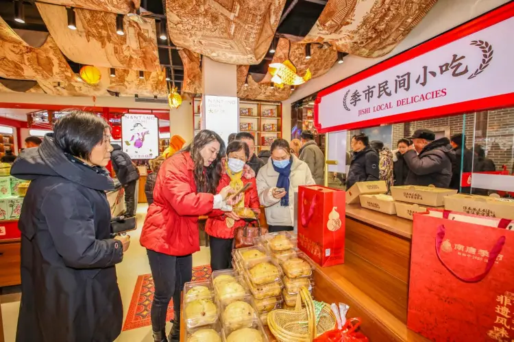 5000餘人“打卡”、長三角聯動，江蘇靖江春節美食市集火熱“出圈”