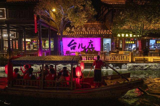 過年就來臺兒莊，全國在校大學生、18歲以下未成年人，門票免費！